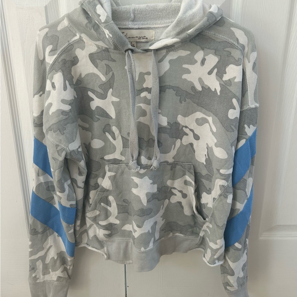 Vintage Havana women’s size S camo hoodie